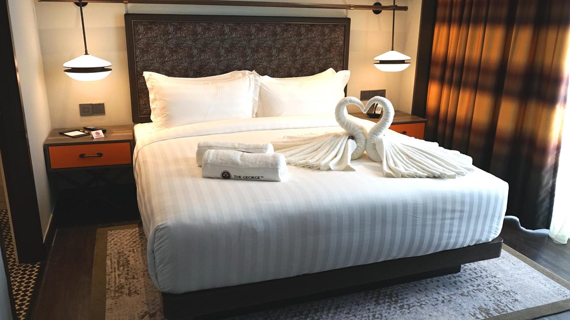 Hotel The George Penang By The Crest Collection George Town Exteriér fotografie A bed with a swan shaped towel