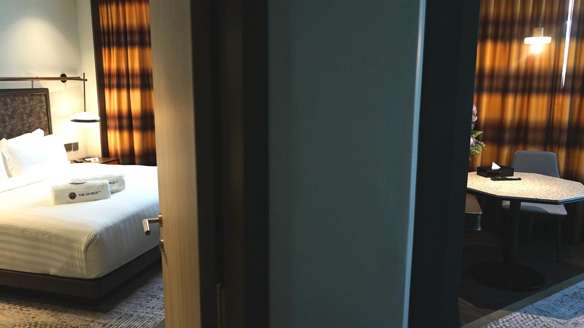 Hotel The George Penang By The Crest Collection George Town Exteriér fotografie A room at the hotel
