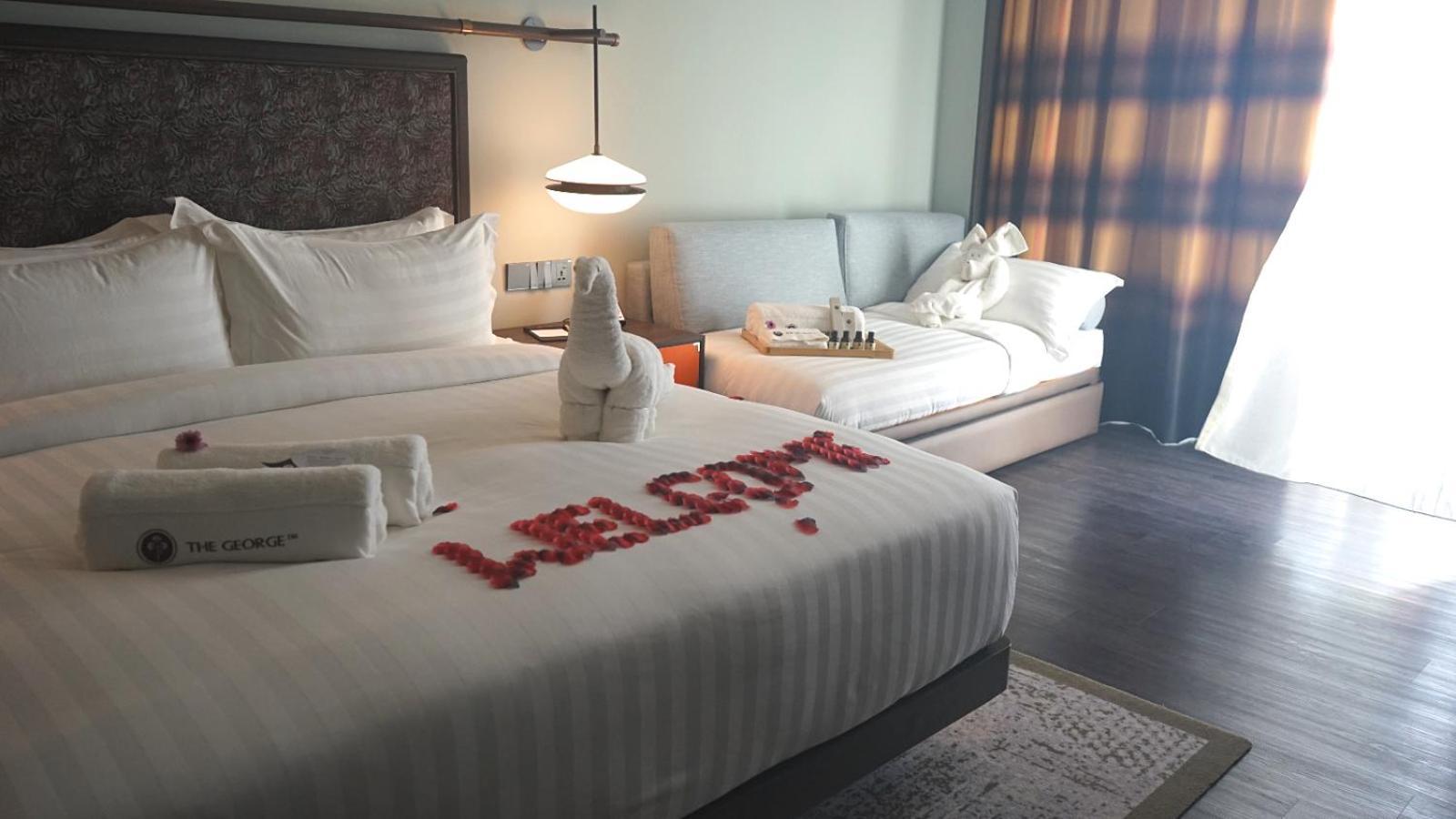 Hotel The George Penang By The Crest Collection George Town Exteriér fotografie A room at the hotel
